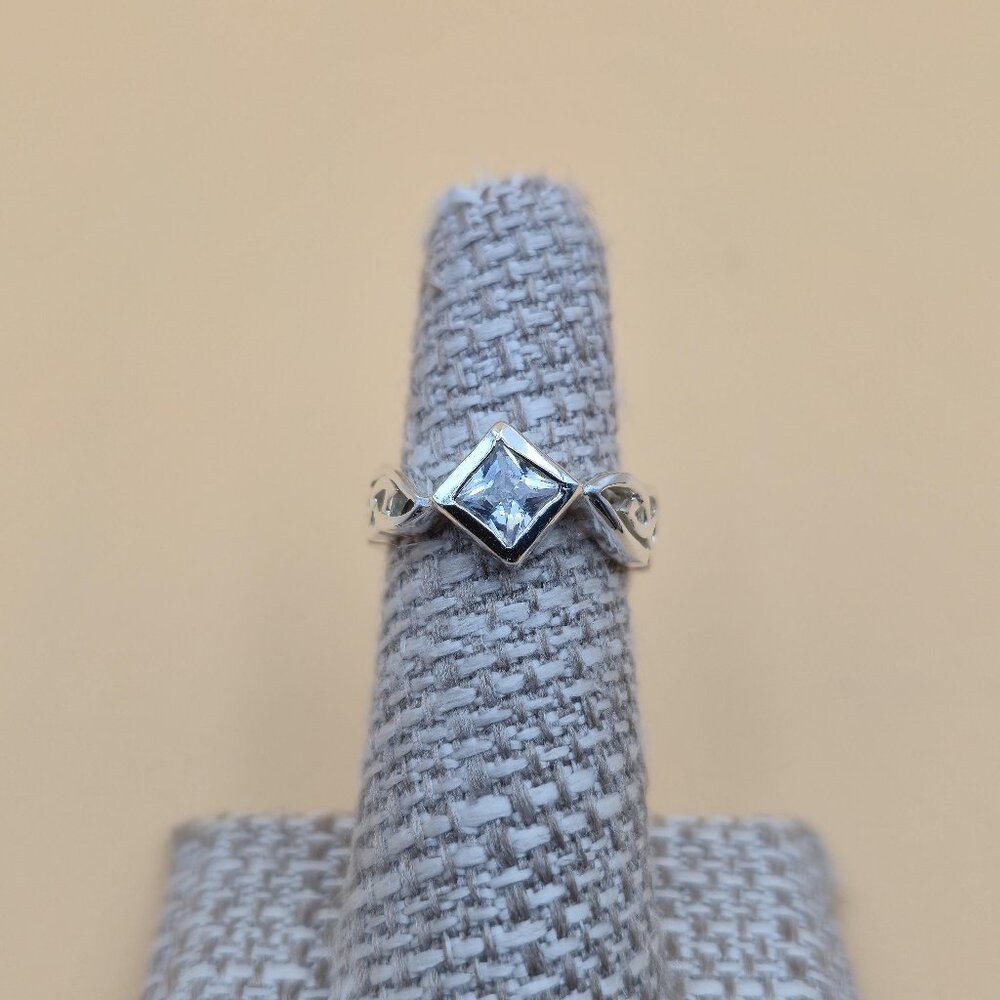 Size 5.5 Sterling Silver Celtic Pattern Cubic Zirconia Gem Ring A4678 - Picture 1 of 9